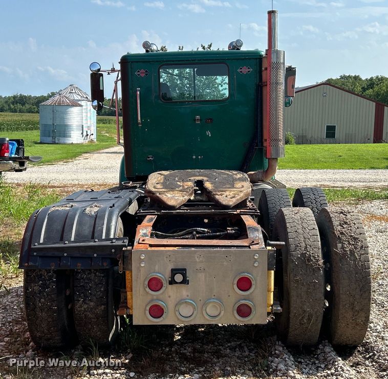 image for item EK3024 1990 International  9300 semi truck