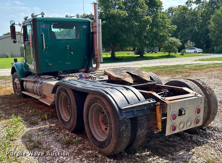 image for item EK3024 1990 International  9300 semi truck