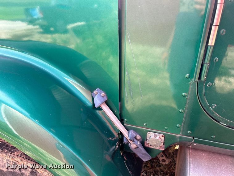 image for item EK3024 1990 International  9300 semi truck