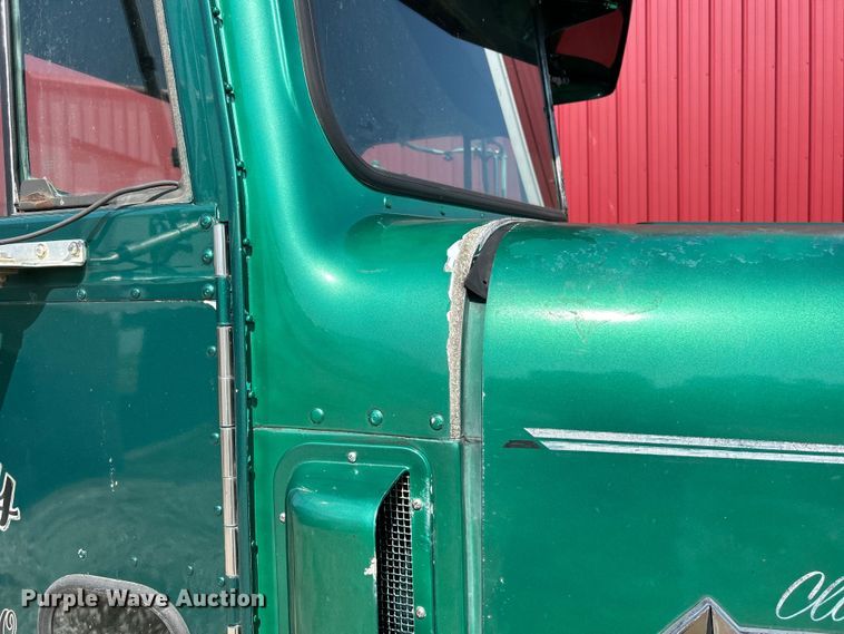 image for item EK3024 1990 International  9300 semi truck