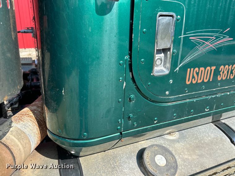 image for item EK3024 1990 International  9300 semi truck