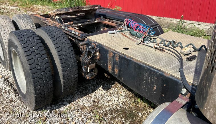 image for item EK3024 1990 International  9300 semi truck