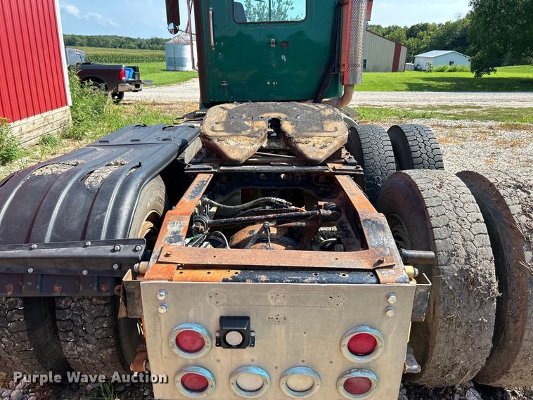 image for item EK3024 1990 International  9300 semi truck