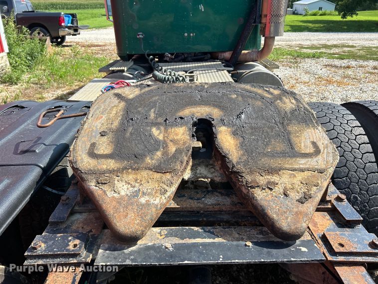 image for item EK3024 1990 International  9300 semi truck