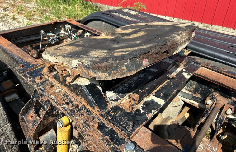 image for item EK3024 1990 International  9300 semi truck