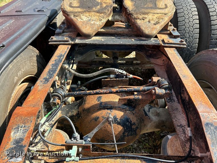 image for item EK3024 1990 International  9300 semi truck