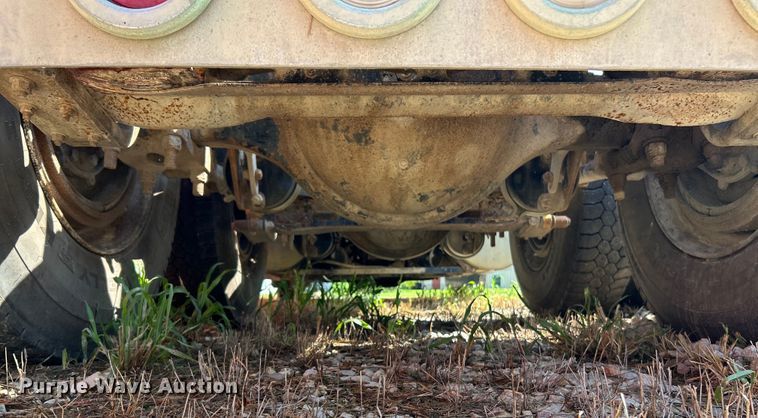 image for item EK3024 1990 International  9300 semi truck