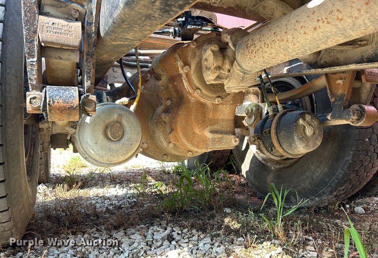 image for item EK3024 1990 International  9300 semi truck