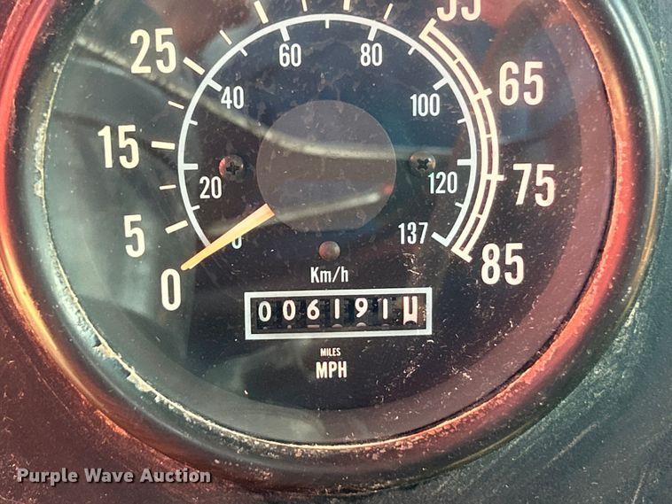 image for item EK3024 1990 International  9300 semi truck