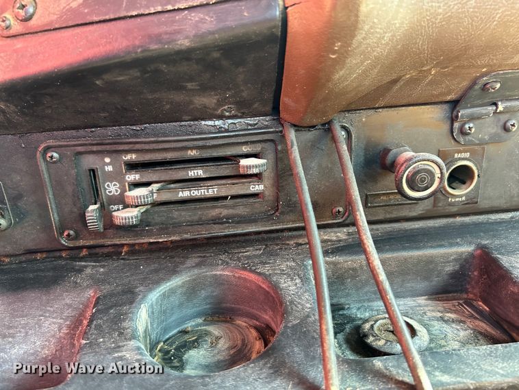 image for item EK3024 1990 International  9300 semi truck