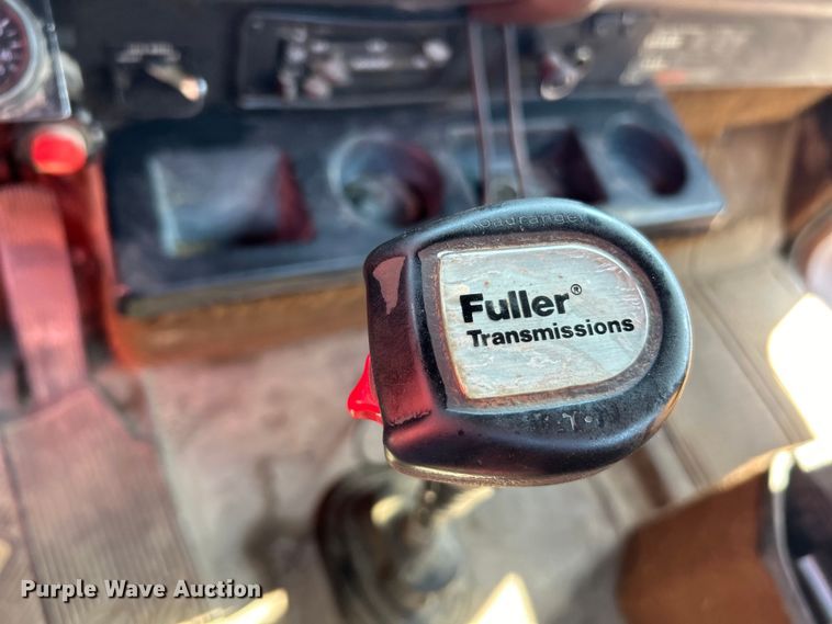 image for item EK3024 1990 International  9300 semi truck