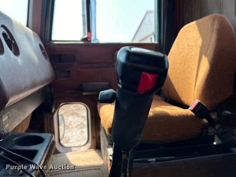 image for item EK3024 1990 International  9300 semi truck