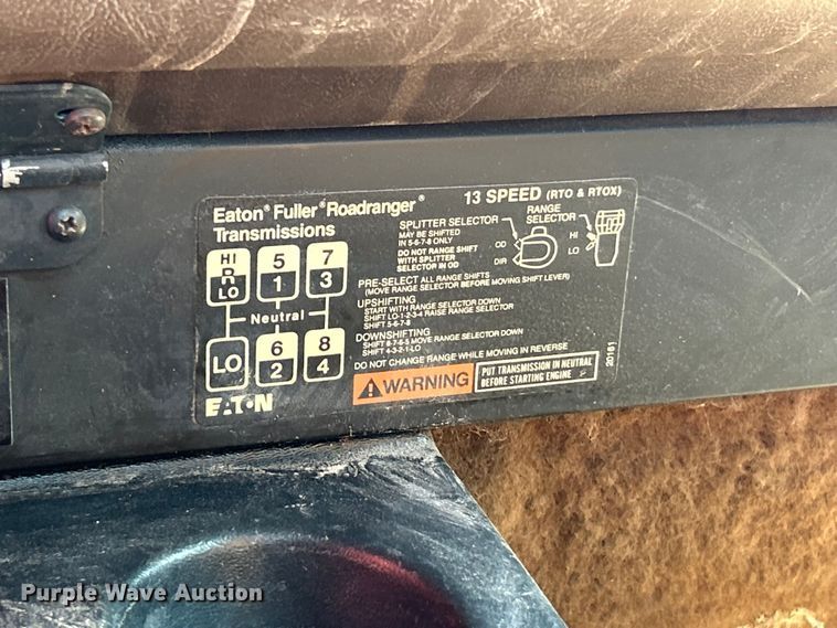 image for item EK3024 1990 International  9300 semi truck