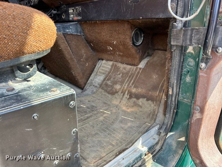 image for item EK3024 1990 International  9300 semi truck