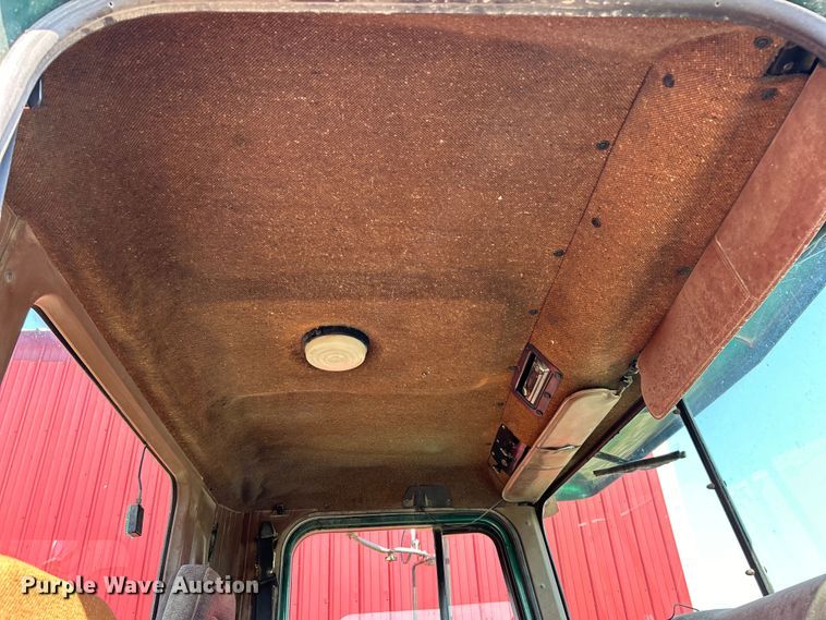 image for item EK3024 1990 International  9300 semi truck