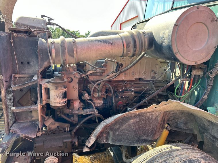 image for item EK3024 1990 International  9300 semi truck