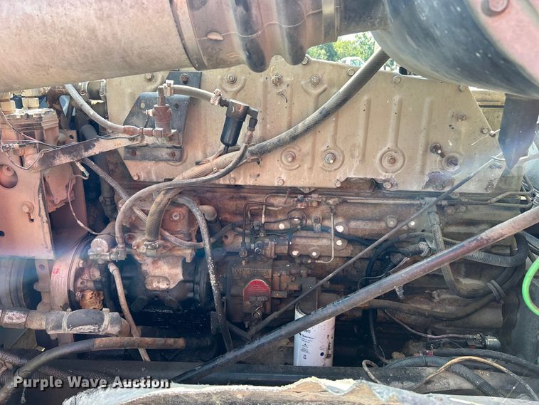 image for item EK3024 1990 International  9300 semi truck