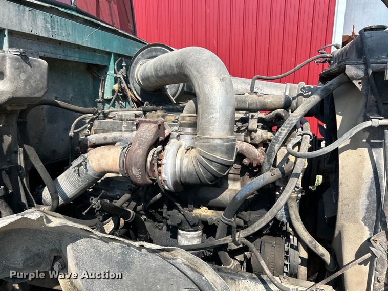 image for item EK3024 1990 International  9300 semi truck