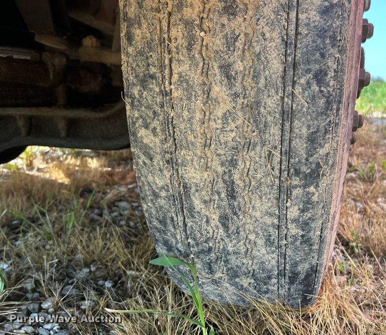 image for item EK3024 1990 International  9300 semi truck