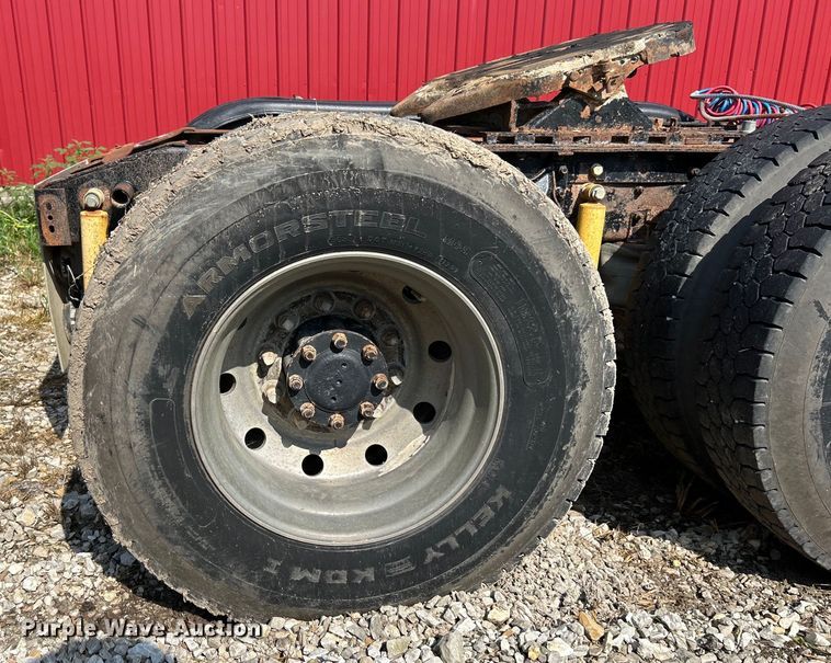 image for item EK3024 1990 International  9300 semi truck