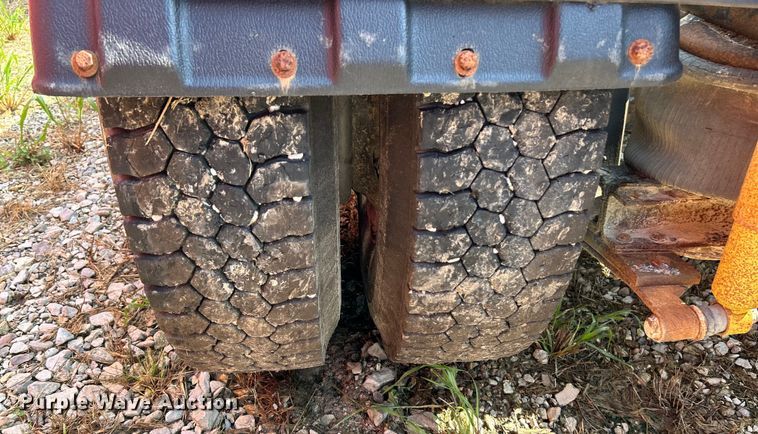 image for item EK3024 1990 International  9300 semi truck