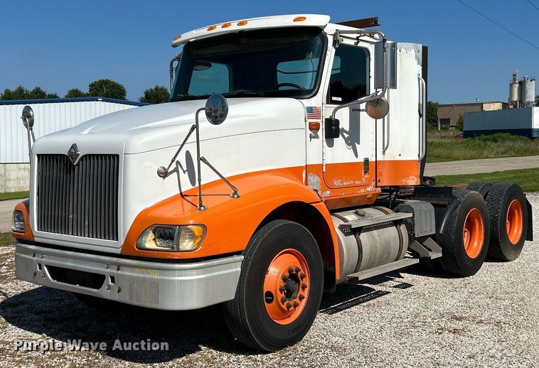 image for item EK4886 2005 International  9400i semi truck