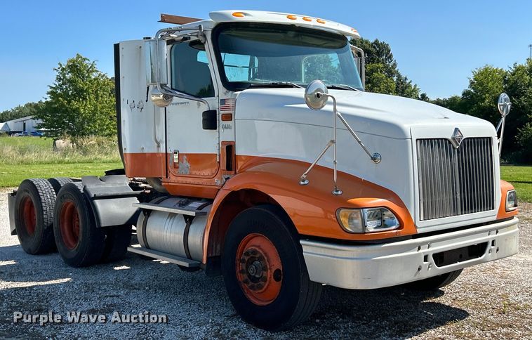 image for item EK4886 2005 International  9400i semi truck