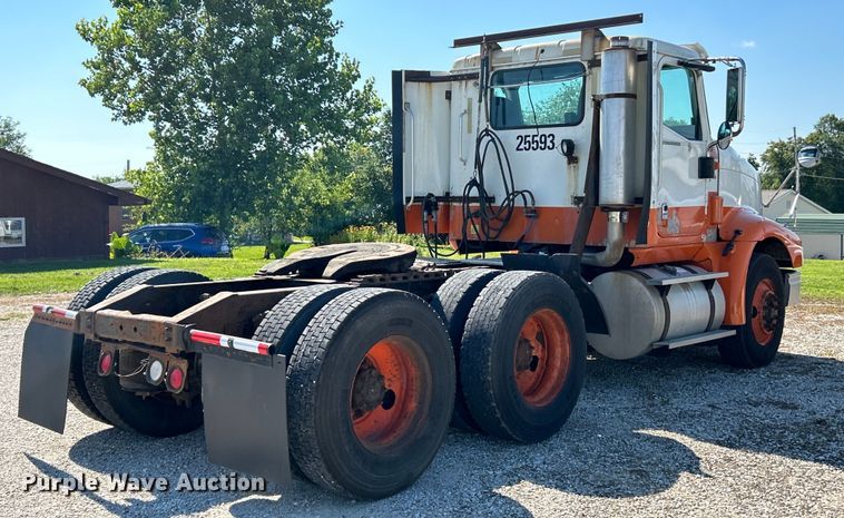 image for item EK4886 2005 International  9400i semi truck