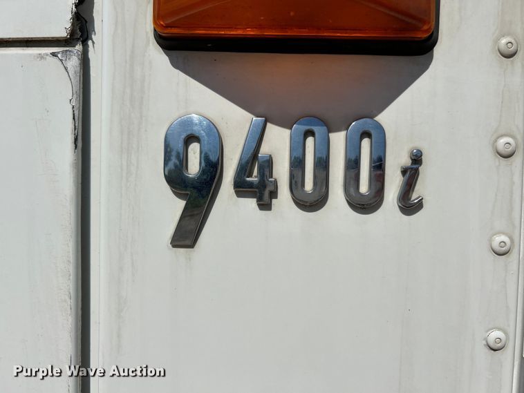 image for item EK4886 2005 International  9400i semi truck