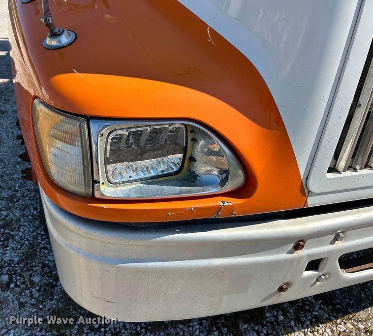 image for item EK4886 2005 International  9400i semi truck