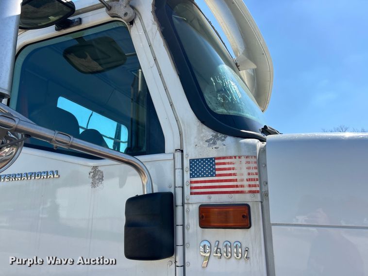 image for item EK4886 2005 International  9400i semi truck