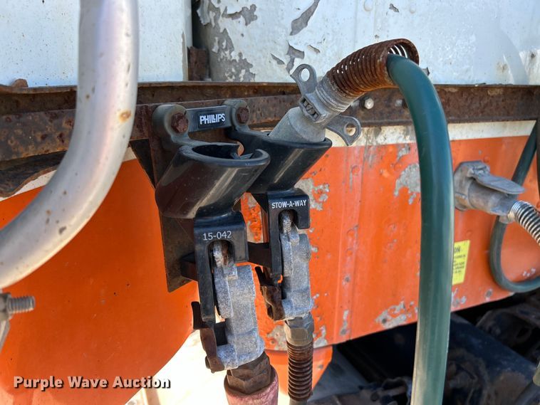 image for item EK4886 2005 International  9400i semi truck