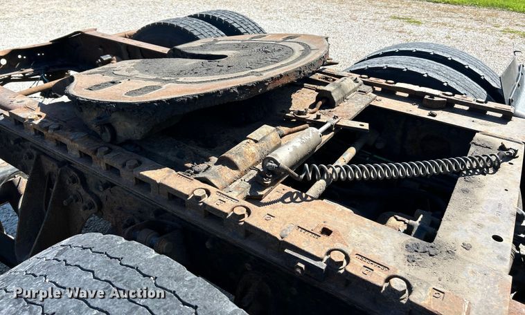 image for item EK4886 2005 International  9400i semi truck