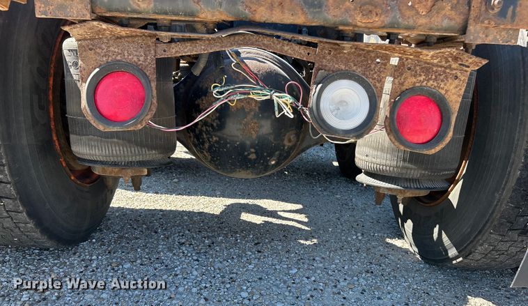 image for item EK4886 2005 International  9400i semi truck