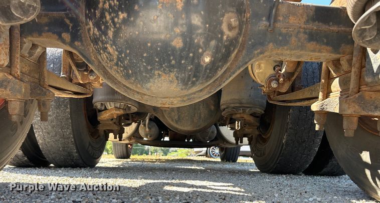 image for item EK4886 2005 International  9400i semi truck