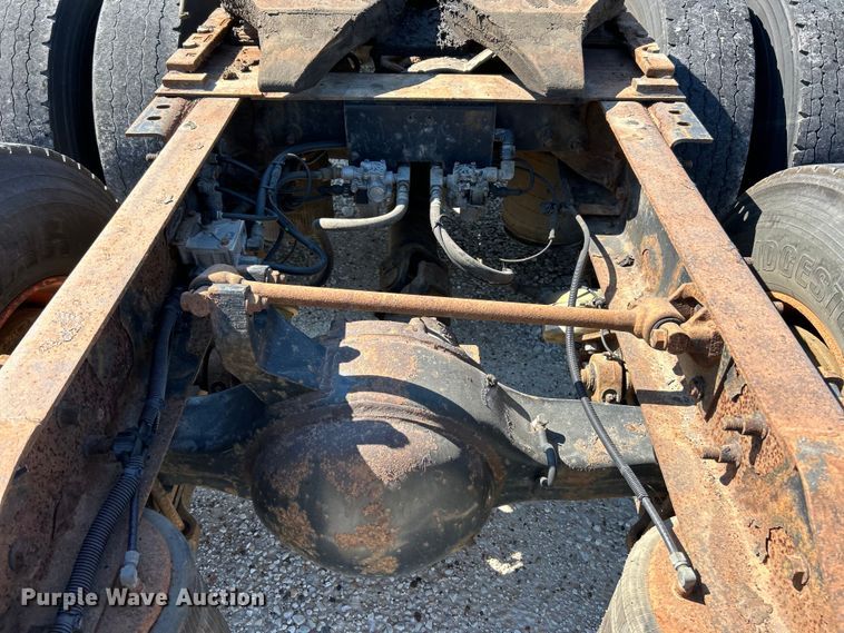 image for item EK4886 2005 International  9400i semi truck