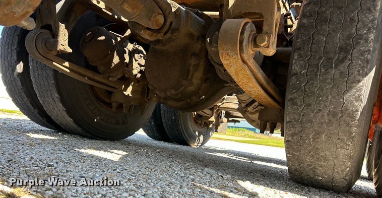 image for item EK4886 2005 International  9400i semi truck