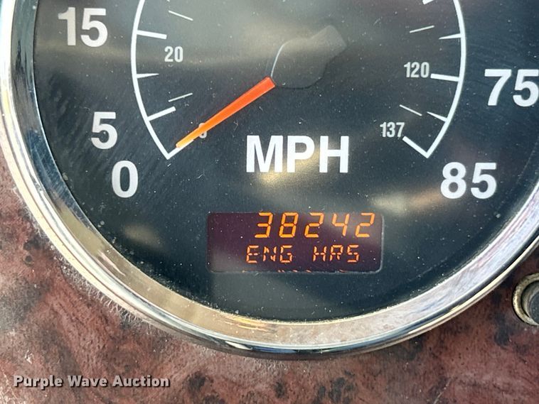 image for item EK4886 2005 International  9400i semi truck