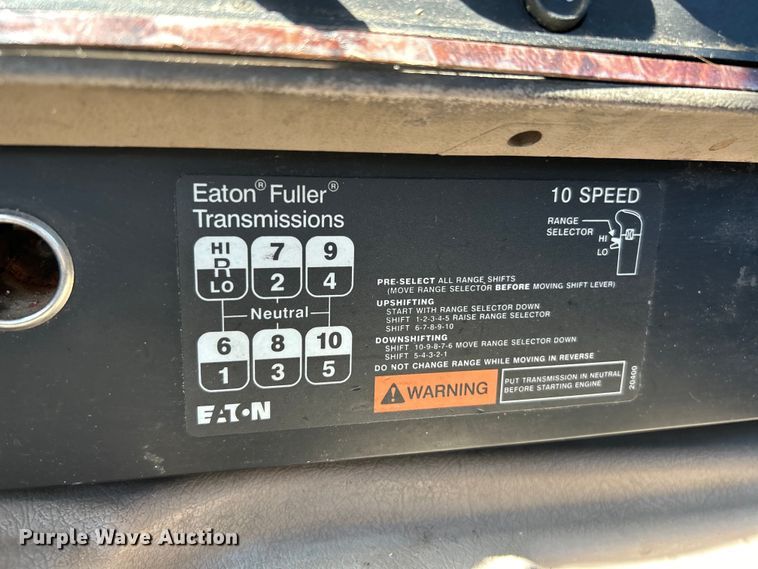 image for item EK4886 2005 International  9400i semi truck