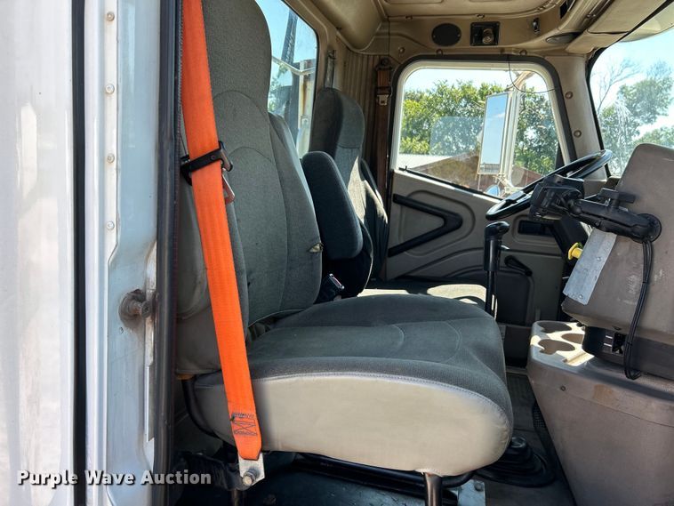 image for item EK4886 2005 International  9400i semi truck