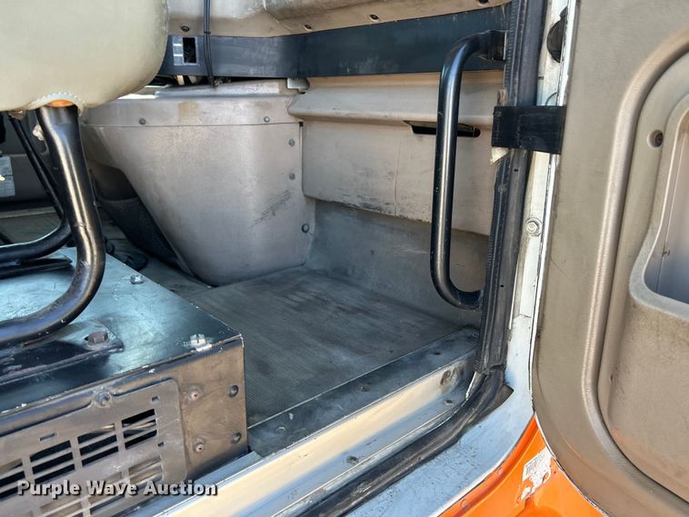 image for item EK4886 2005 International  9400i semi truck