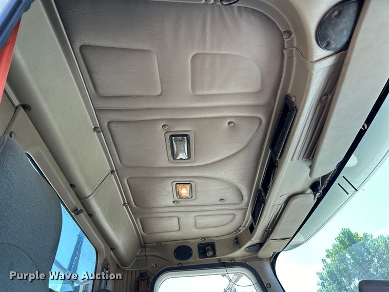 image for item EK4886 2005 International  9400i semi truck