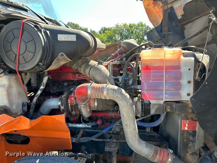 image for item EK4886 2005 International  9400i semi truck