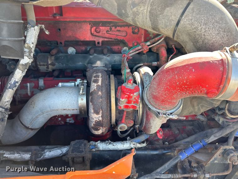 image for item EK4886 2005 International  9400i semi truck