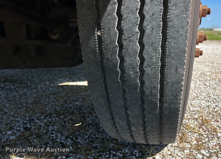 image for item EK4886 2005 International  9400i semi truck