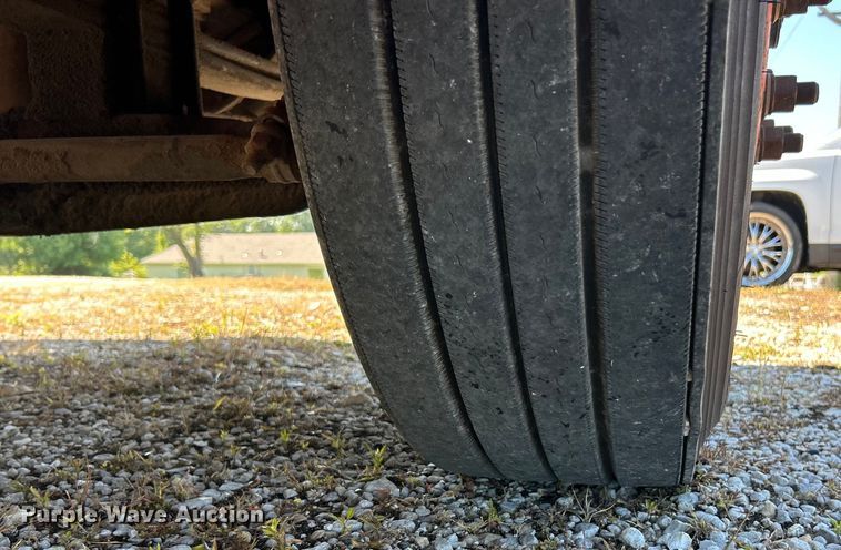 image for item EK4886 2005 International  9400i semi truck