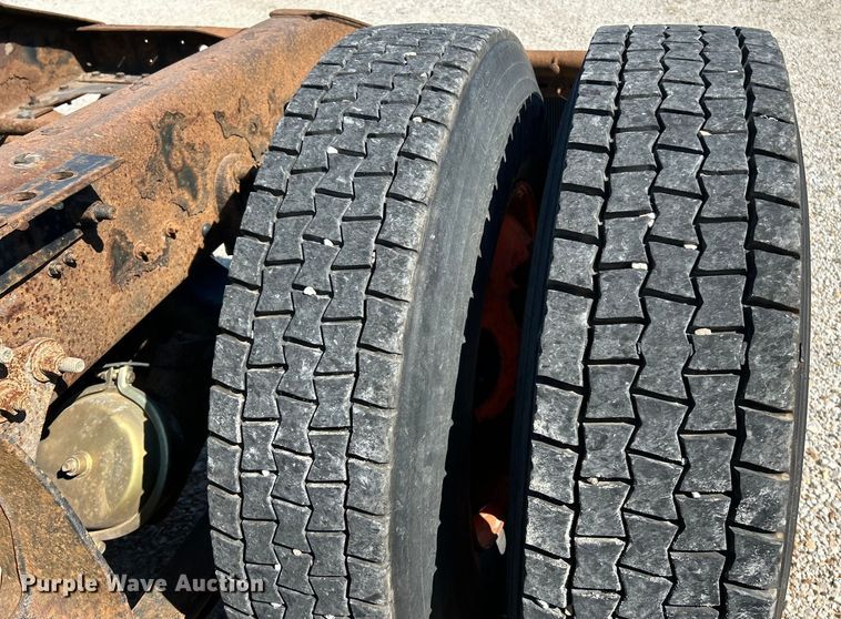 image for item EK4886 2005 International  9400i semi truck