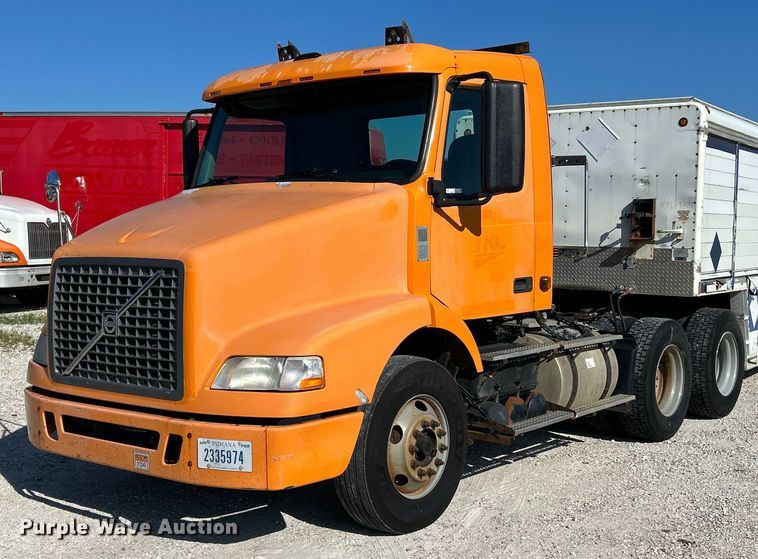 image for item EK4968 2007 Volvo VN semi truck