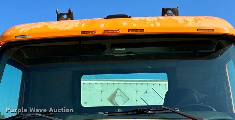 image for item EK4968 2007 Volvo VN semi truck