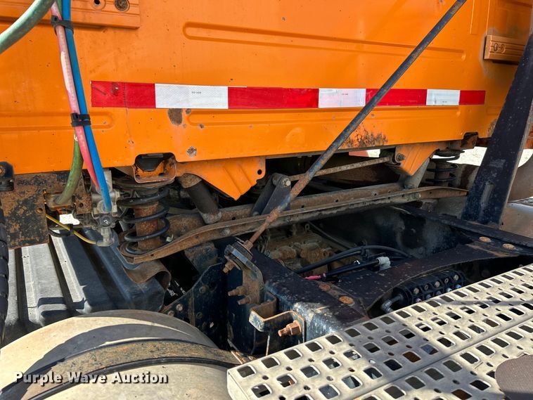 image for item EK4968 2007 Volvo VN semi truck